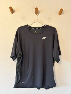Nike Men's Dri-Fit Run Short Sleeve Shirt Sz XXL Gray Exercise Travel